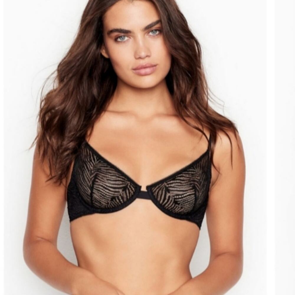 Victoria's Secret Very Sexy unlined zebra lace demi bra. Size 32DDD ( F)